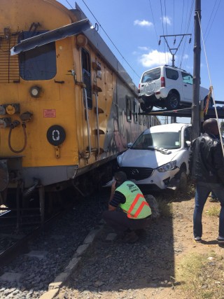 Die botsing tussen 'n trein en 'n vragmotor in Steenberg in die Wes-Kaap op 28 Januarie 2016 Foto: ER24