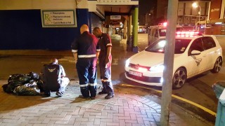 Toneel in Broadstraat, Durban waar 'n baba tussen vullissakke gevind is (Foto: Rescue Care)