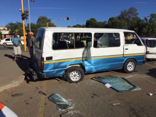 Die tweede taxi wat in die Bloemfontein-botsing betrokke was. Foto: ER24 