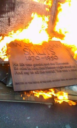 Brande is tydens die betogings by die Universiteit Kaapstad gestig. Foto: Verskaf
