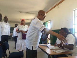 Pres. Jacob Zuma herregistreer om te stem. Foto: Twitter