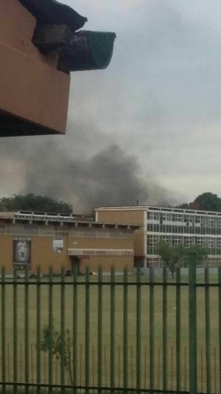 Die foto het dit moontlik laat lyk dat een van die skole brand. Foto: Facebook