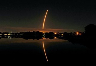 Orbital ATK se Cygnus-kapsule op 'n Atlas V-vuurpyl tydens lansering van Cape Canaveral (22 Maart 2016) (Foto: Tim Shortt/Florida Today via AP) 