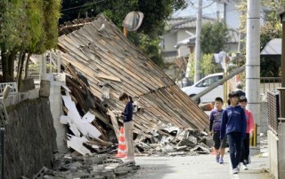 'n Foto van Donderdag se aardbewing in Mashiki. Foto: Koji Harada/Kyodo News via AP