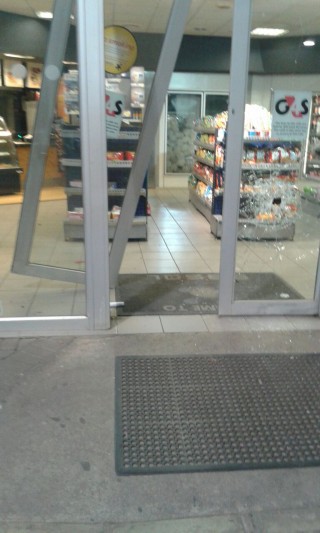 Die winkel se deur wat beskadig is. Foto: Verskaf 