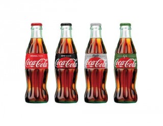 Só sal die nuwe botteltjies van Coca-Cola lyk. Die maatskappy wil Coke, Diet Coke, Coke Zero en Coke Life meer eenvormig laat lyk. Foto: The Coca-Cola Company via AP
