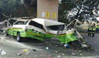 Die gru-botsing in Randfontein waarin 13 mense dood is. Foto: Netcare 911