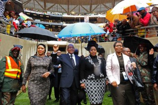 Pres. Jacob Zuma saam met twee van sy vroue, Thobeka en Bongi Zuma. Foto: Flickr/GovernmentZA