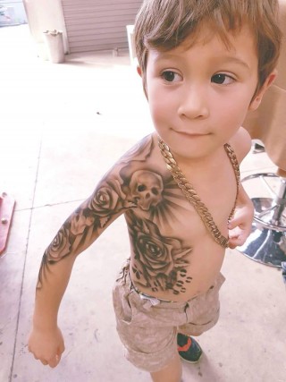 Die tydelike tatoes wat hy vir die kinders gee. Foto: Facebook via Benjamin Lloyd art collection