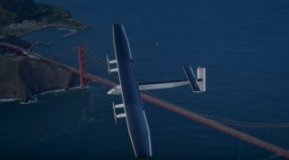 Solar Impulse 2 (Skermskoot uit die YouTube-video oor die vlug tussen Hawaii en San Francisco) 