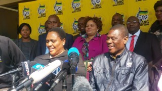 Tshwane-burgemeesterskandidaat Thoko Didiza en Paul Mashatile, voorsitter van die ANC in Gauteng, tydens 'n perskonferensie in Johannesburg (23 Junie 2016) Foto: Getrude Makhafola/ANA