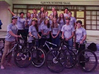 Die leerders van Hoërskool Outeniqua wat aan die fietstoer gaan deelneem (Foto: Verskaf)