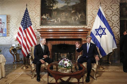 John Kerry, Amerikaanse minister van buitelandse sake, tydens sy vergadering met Israeliese premier, Benjamin Netanyahu, by die VSA ambassade in Rome, Italië. Foto: Giuseppe Lami/ANSA pool via AP/ wire.africannewsagency.com