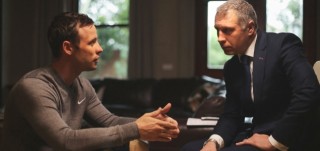 Pistorius in gesprek met Mark Williams-Thomas. Foto: ITV