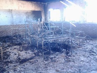 Ses klaskamers is by Setilo Secondary School in Mareetsane naby Mafikeng in Noordwes afgebrand weens politieke geweld in die gebied. (Foto verskaf aan ANA)