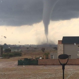 Die tornado wat op 26 Julie 2016 in Gauteng gewoed het (Foto aan Maroela Media verskaf)