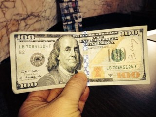 Een van die $100 Benny-note wat in Salem, Oregon gevind is (Foto: The Statesman Journal)