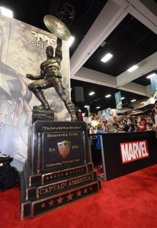  ’n Standbeeld ter viering van “Captain America” se 75ste bestaansjaar word vertoon tydens die eerste dag van Comic-Con International in San Diego, Kalifornië. Foto: Al Powers/Invision/AP/wire.africannewsagency.com
