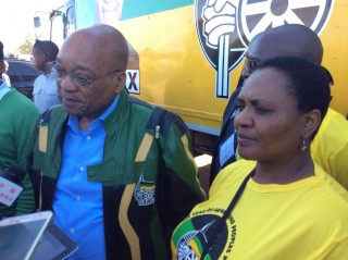 Pres. Jacob Zuma en ANC-burgemeesterskandidaat Thoko Didiza tydens die verkiesingsveldtog in Pretoria (5 Julie 2016) Foto: @My_ANC, Twitter