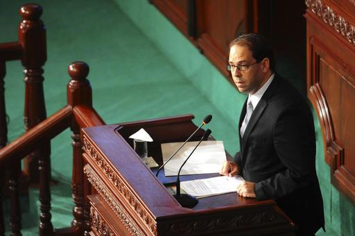 Die nuwe Tunisiese eerste minister, Youssef Chahed, lewer ŉ toespraak by ŉ parlementsitting in Tunisië. Foto: AP Photo/Riadh Dridi 