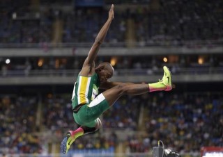 Luvo Manyonga het 'n silwermedalje by die 2016 Olimpiese Spele in Rio verower. Foto: AP Photo/Natacha Pisarenko