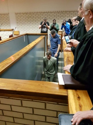 Van Wyk verlaat die hof na sy verskyning. Foto: Phillip Bruwer