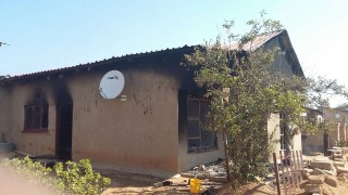 Een van die huise wat Saterdagaand (3 September 2016) afgebrand is. Foto: SAPD, Mpumalanga