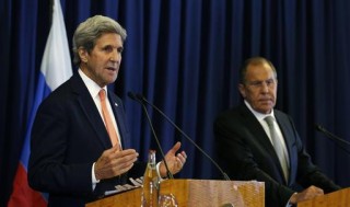 John Kerry, Amerikaanse minister van buitelandse sake en Sergey Lavrov, Russiese minister van buitelandse sake, tydens 'n perskonferensie op 9 September 2016 in Genève waar hulle die krisis in Sirië bespreek (Foto: Kevin Lamarque/Pool Photo via AP)