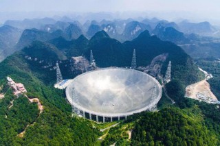 Die Five-hundred-meter Aperture Spherical Telescope (FAST) in Pingtang, Guizhou in China (24 September 2016) Liu Xu/Xinhua via AP)