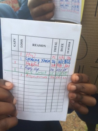 'n Boekie waarin 'n leerder se strafpunte aangeteken is glo omdat sy Xhosa gepraat het. Foto: Twitter via @FeesMustFallWC