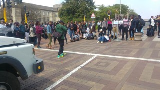 Studente betoog Maandag (19 September 2016) op die Wits-kampus. Foto: ANA