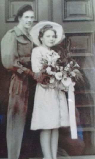 Petrus en Annie op hulle troudag in 1946. (Foto: Verskaf.)