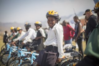 350 fietse is onlangs aan behoeftige kinders in Bergville, KwaZulu-Natal, geskenk (Foto: Verskaf)