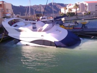 Celine, die motorboot wat by Gordonsbaai op 20 November 2016 gesink het Foto: NSRI