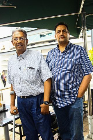 Sharad Narsai, die eerste Suid-Afrikaanse begunstigde van #Operation Rehab. Hy is tydens sy reis in Indië vergesel deur sy broer Pradeep (regs). Foto verskaf deur #OperationRehab