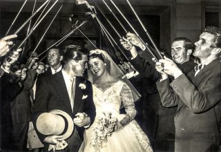 Gary en Vivienne op hul troudag in 1957 (Foto: Verskaf)