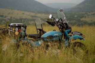 Die Russiese Ural-motorfiets (Foto: Brian Cheyne)