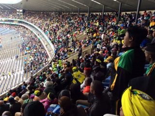 Mense in die Orlando-stadion in Soweto, Johannesburg by die ANC se 105de verjaarsdagvieringe (8 Januarie 2017). Foto: Twitter via @MYANC