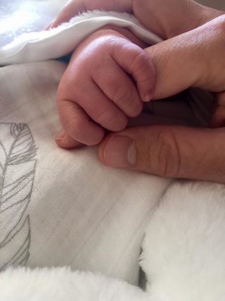 Rolene Strauss het Sondag (8 Januarie 2017) hierdie foto gedeel en aangekondig dat haar en haar man se seuntjie gebore is. Foto: Facebook