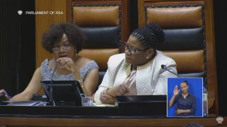 Baleka Mbete, speaker van die parlement en Thandi Modise, voorsitter van die Nasionale Raad van Provinsies