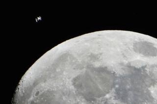 'n Internasionale ruimtestasie wentel om die maan (Foto: Christian Science Monitor/Nasa)