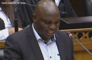 Molapi Plouamma van Agang tydens die debat oor plaasaanvalle. Skermskoot: Parliament of the Republic of South Africa/YouTube