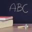 onderwys-alfabet-swartbord-boek