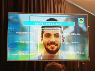 'n Voorstelling van die nuwe Selfie-funksie op FNB se app. (Foto: Siphelele Dludla/ANA)