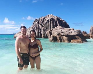 Erica Wessels en haar man, Willem Boshoff, verwag hul eersteling. Hier spog sy met haar swanger magie tydens 'n onlangse vakansie in die Seychelles. (Foto: Instagram via Erica Wessels)