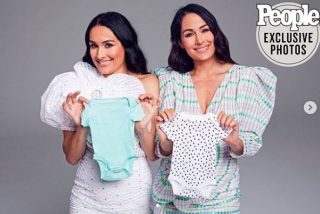 Nikki en Brie Bella se swangerskappe is in die People-tydskrif aangekondig met eksklusiewe foto's. (Foto: Instagram)